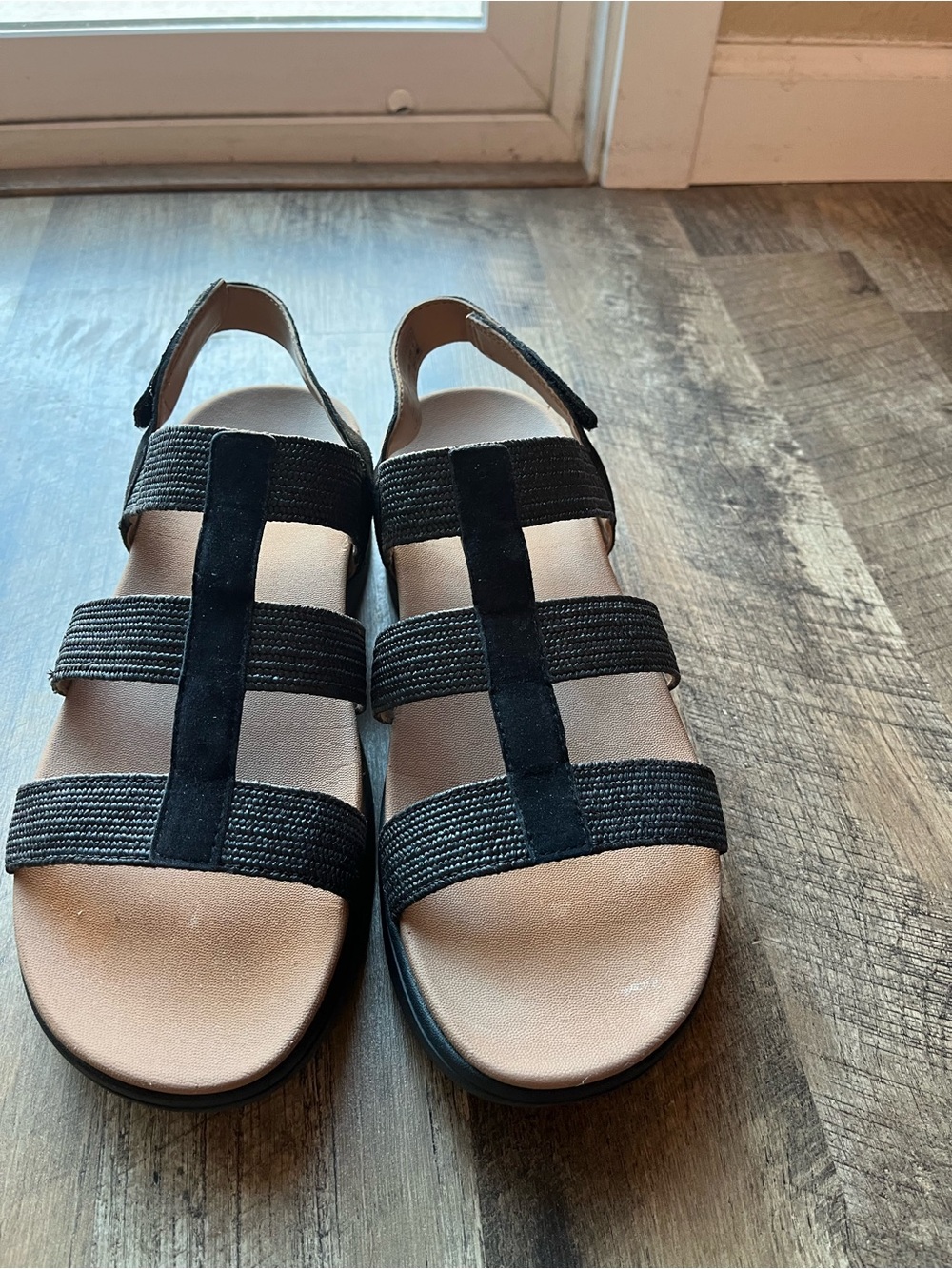 Vionic Women's Black Strappy Sandals